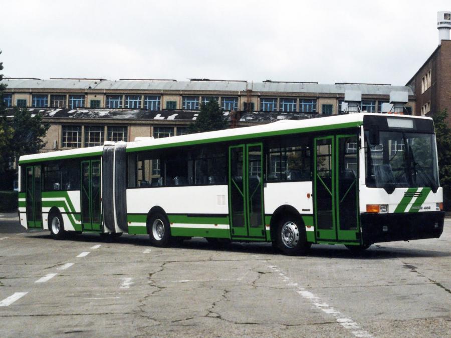  Ikarus 438 2000 года  (фото 1 из 2)